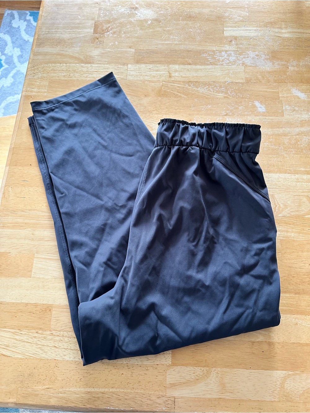 Lululemon on the fly 7/8 pants size 8